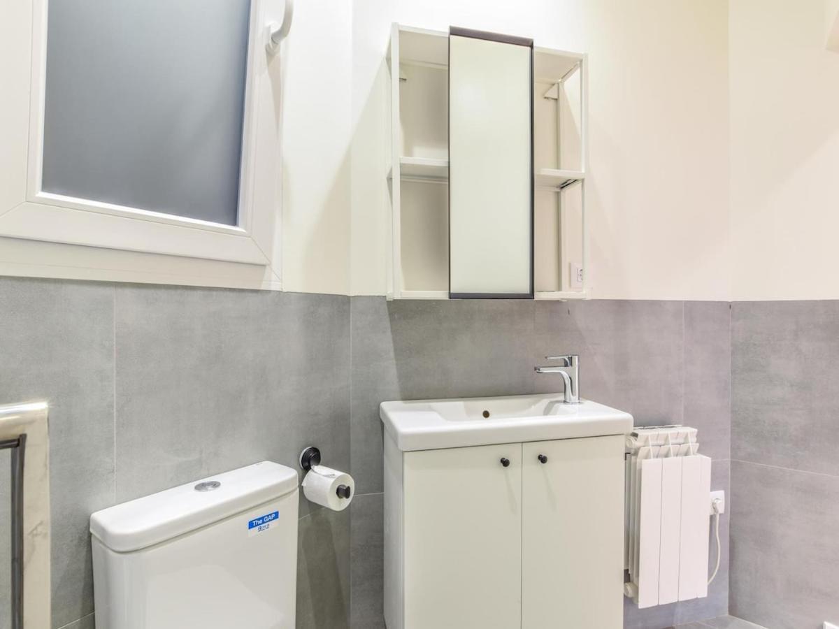 Apartamento En Plaza De Canalejas Apartment Madrid Bagian luar foto