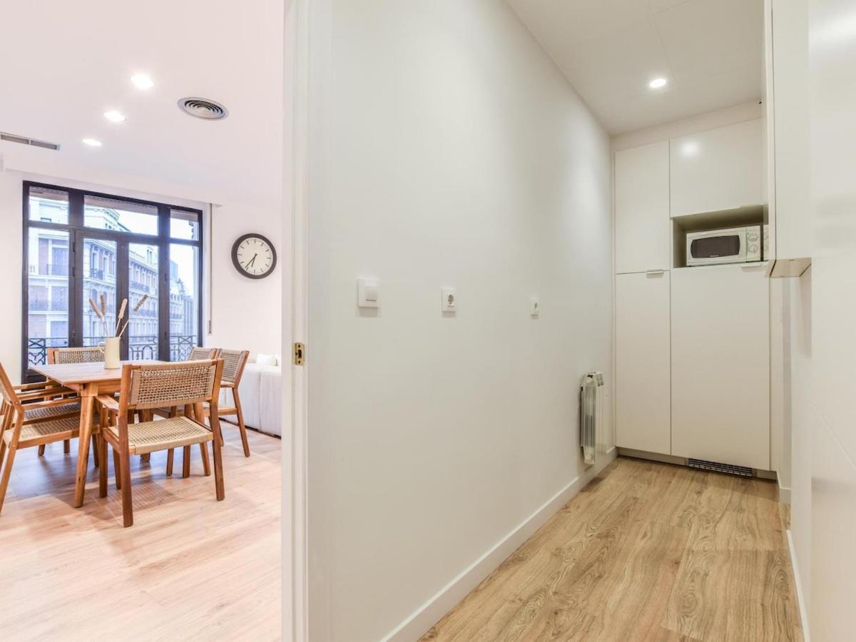 Apartamento En Plaza De Canalejas Apartment Madrid Bagian luar foto