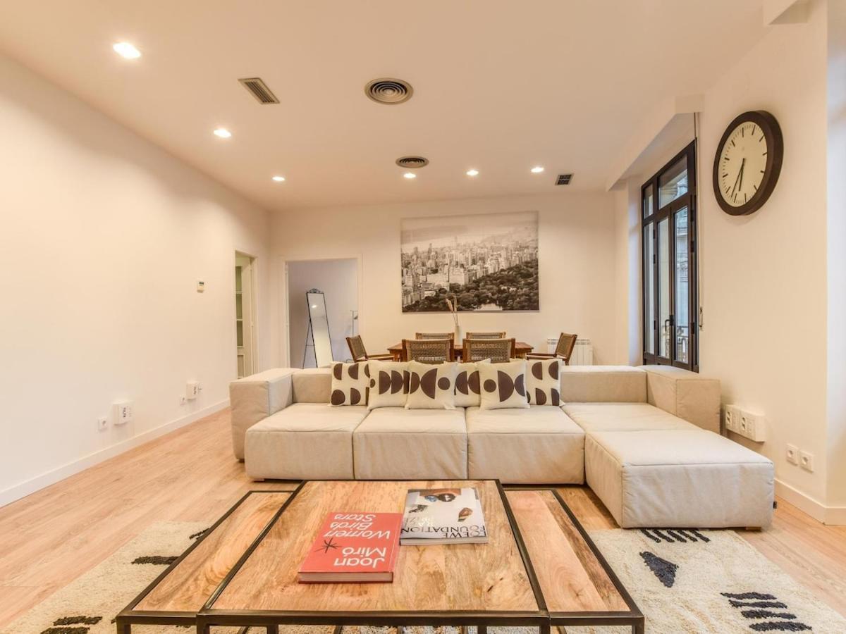 Apartamento En Plaza De Canalejas Apartment Madrid Bagian luar foto