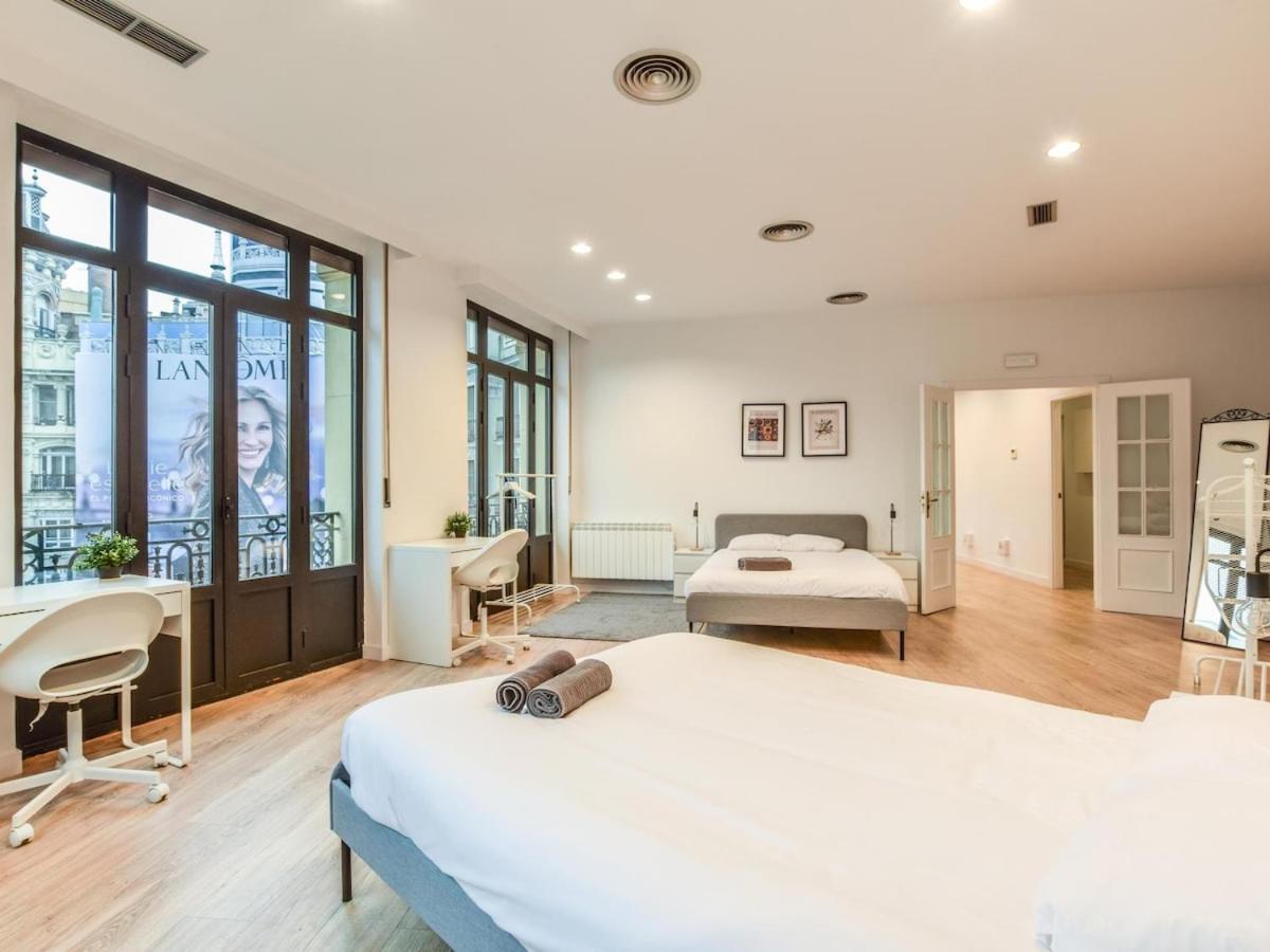 Apartamento En Plaza De Canalejas Apartment Madrid Bagian luar foto
