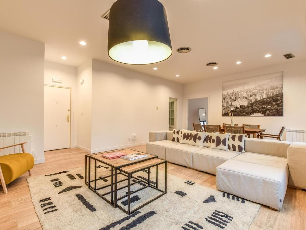 Apartamento En Plaza De Canalejas Apartment Madrid Bagian luar foto