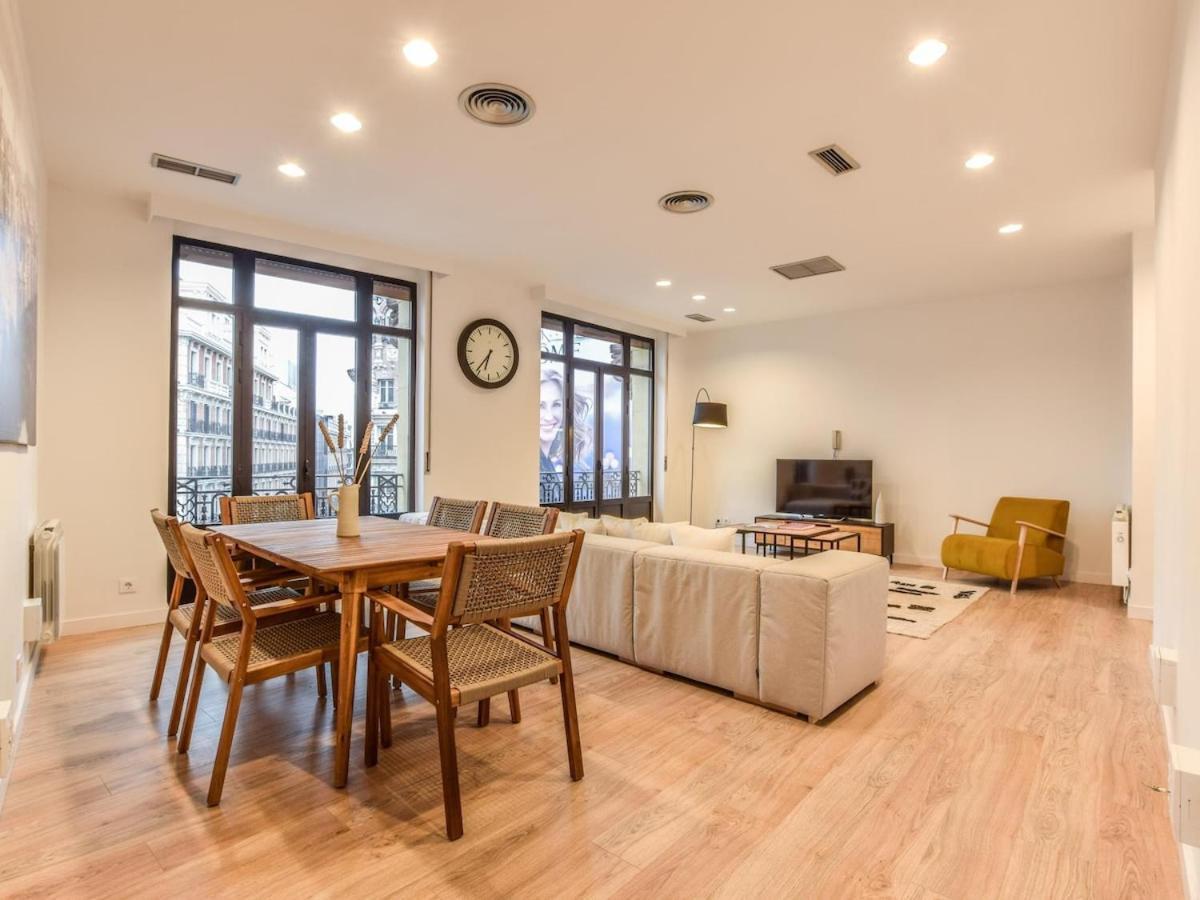 Apartamento En Plaza De Canalejas Apartment Madrid Bagian luar foto